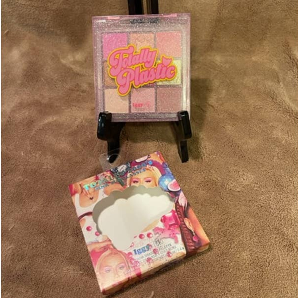 Totally Plastic, Totally 2000s, Pink Sunglasses (9) Color Eyeshadow Palette, NEW